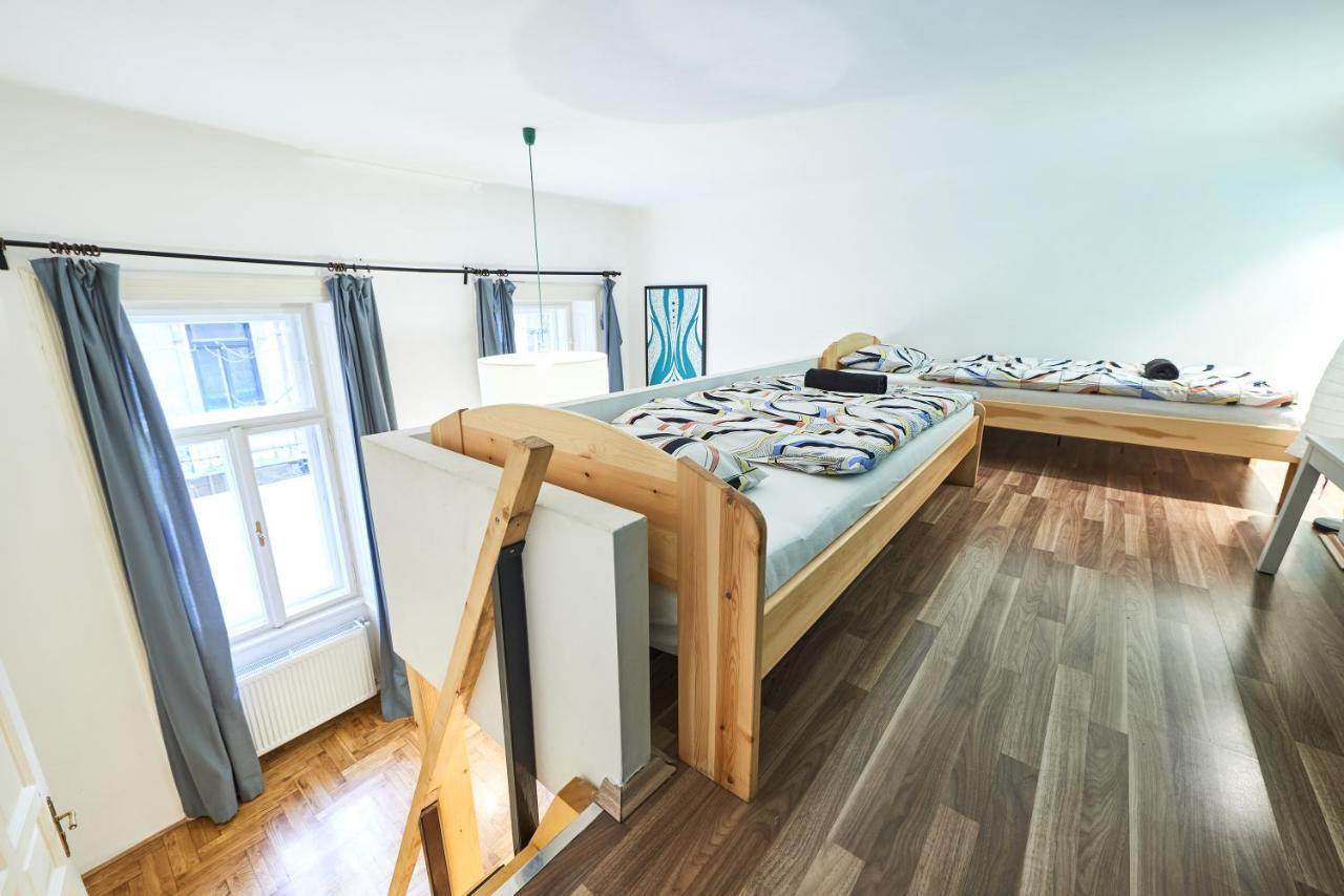 Large Apartment For Groups City Center Dist. VII Будапеща Екстериор снимка