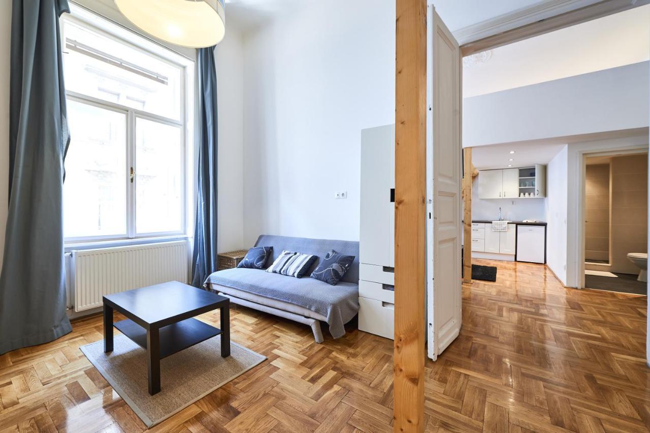 Large Apartment For Groups City Center Dist. VII Будапеща Екстериор снимка