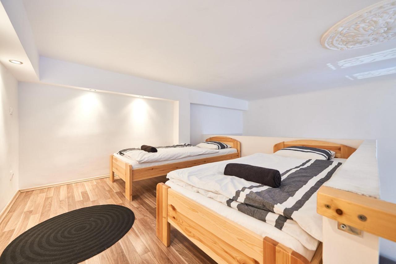 Large Apartment For Groups City Center Dist. VII Будапеща Екстериор снимка
