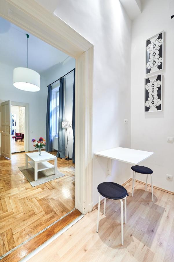 Large Apartment For Groups City Center Dist. VII Будапеща Екстериор снимка