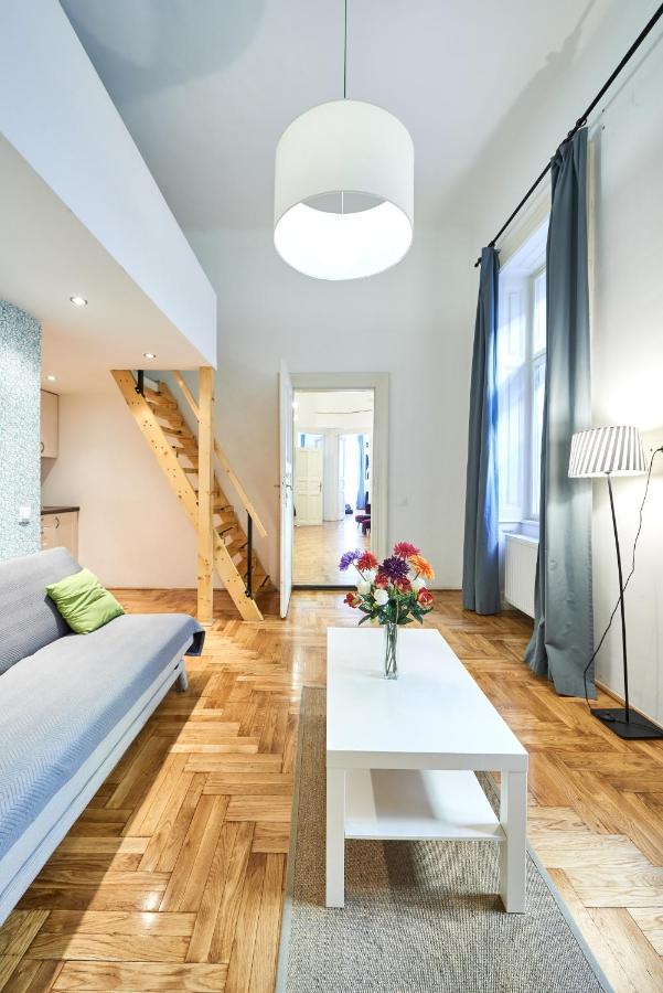 Large Apartment For Groups City Center Dist. VII Будапеща Екстериор снимка